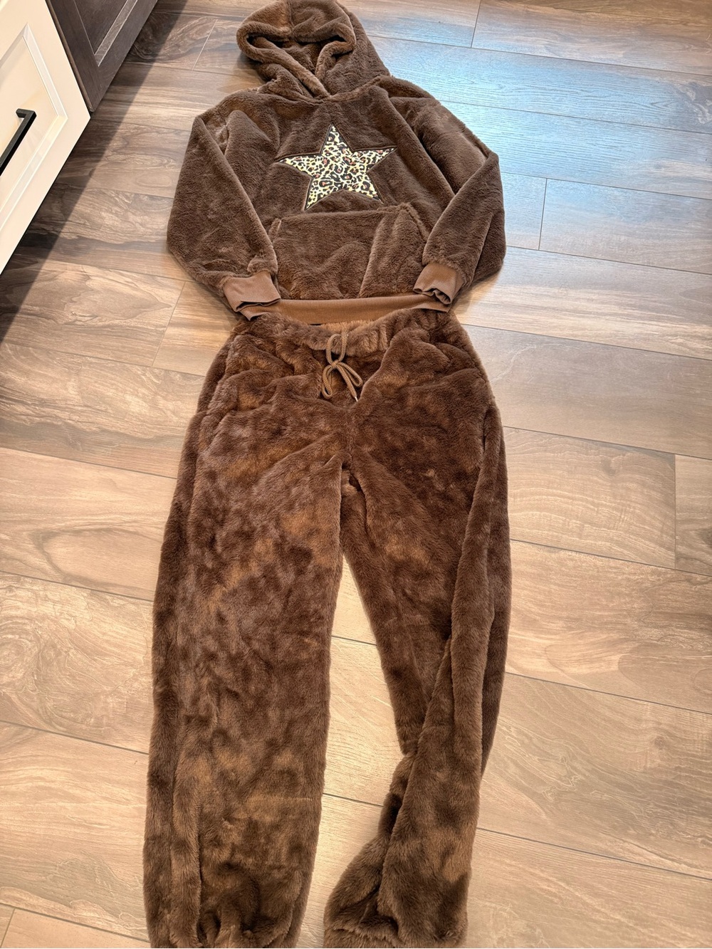 Cozy Plush Brown Hooded Jogger Set with Leopard Star - Picture 2 of 2